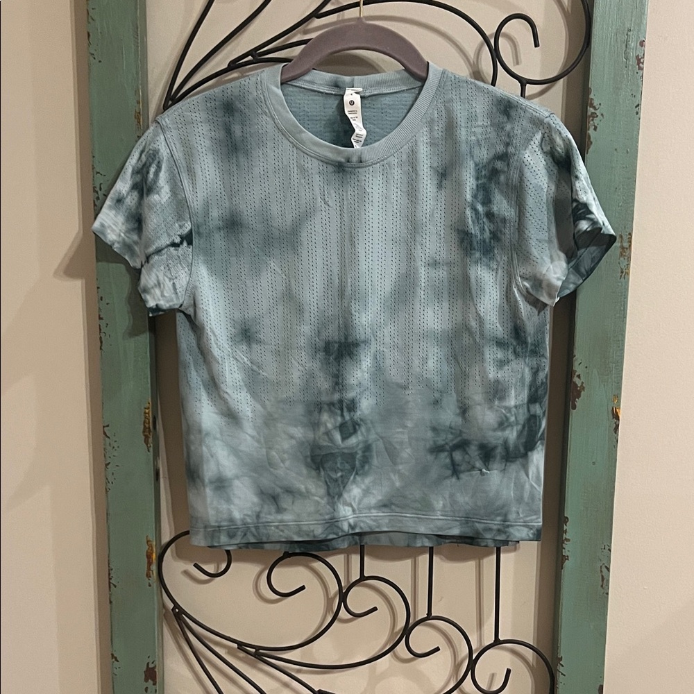 Lululemon Athletica Perforated Gray Tie Dye Top Size 4